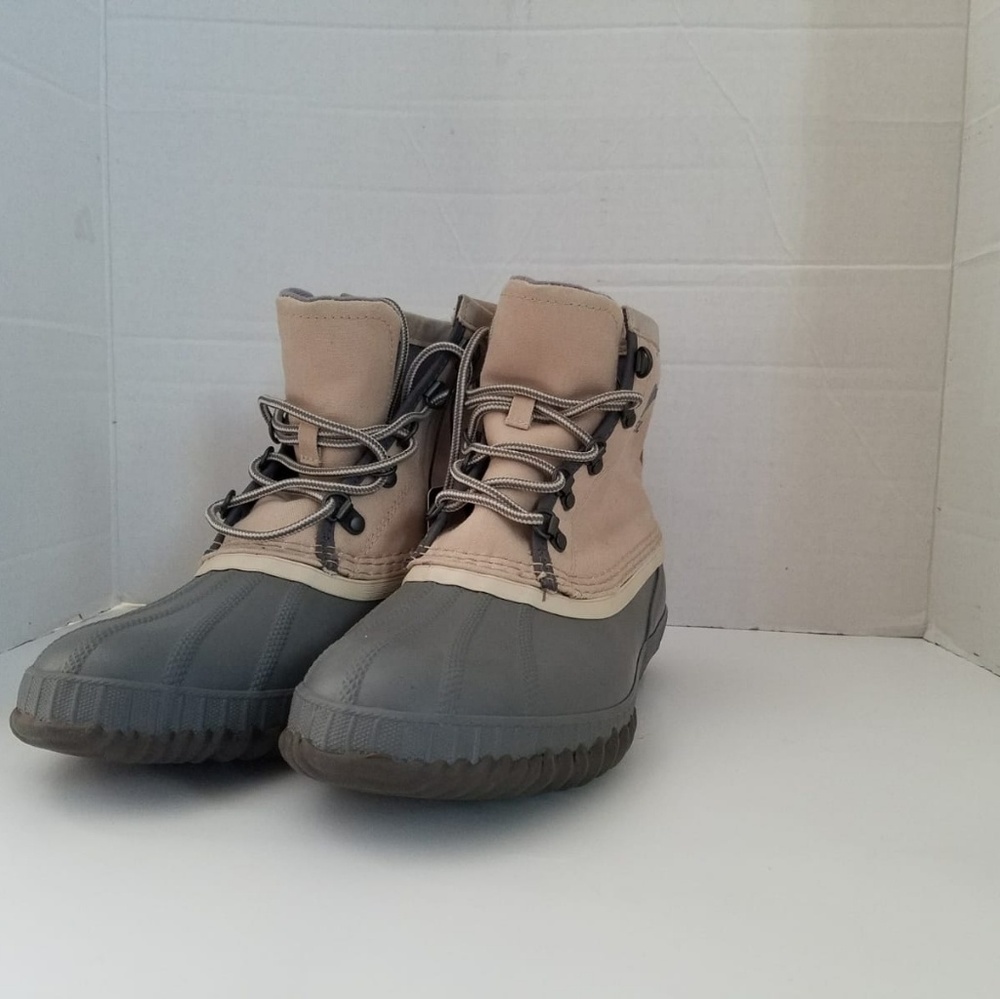 New Sorel men boots size 7 M